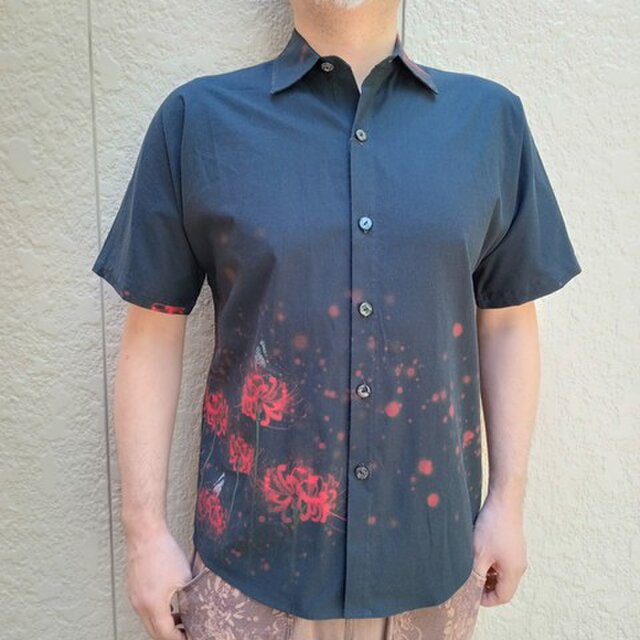 半袖デザイナーズファブリックシャツ（彼岸花に蝶）黒×赤