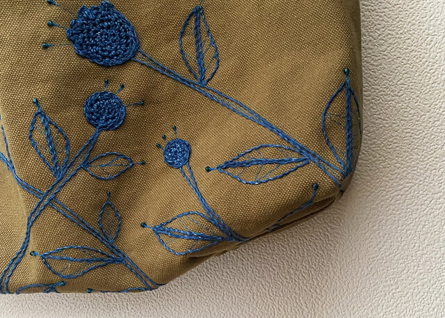 M様オーダー／藍染糸のボタニカル刺繍かばん | iichi 日々の