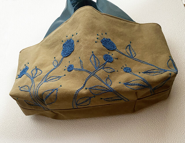 M様オーダー／藍染糸のボタニカル刺繍かばん | iichi 日々の