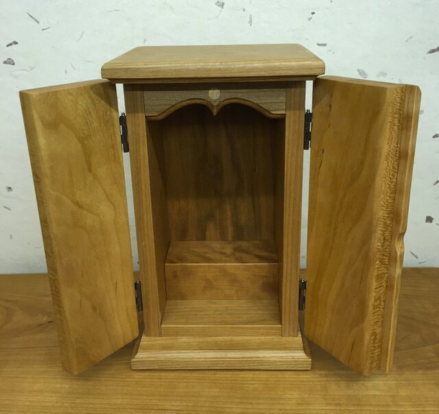 厨子のみ　総高さ約22.5㎝　匿名配送 小さな厨子仏壇（さくら材） | iichi 日々の暮らしを心地よくする