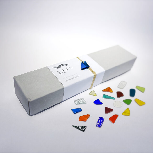 本の為のガラスのぺーパーウェイト 「ゆうはり -融玻璃-」 （red