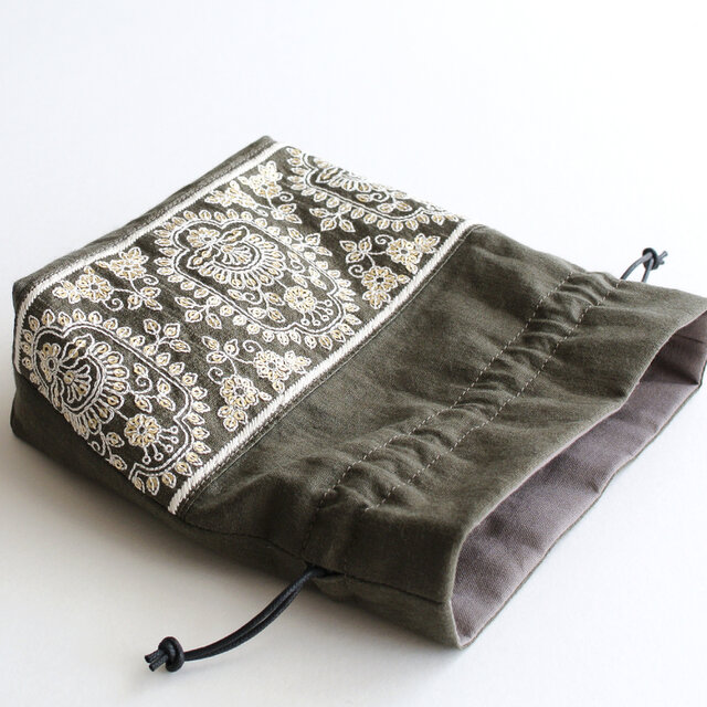 インド刺繍リボンのマチのある巾着ポーチ グリーン | iichi 日々