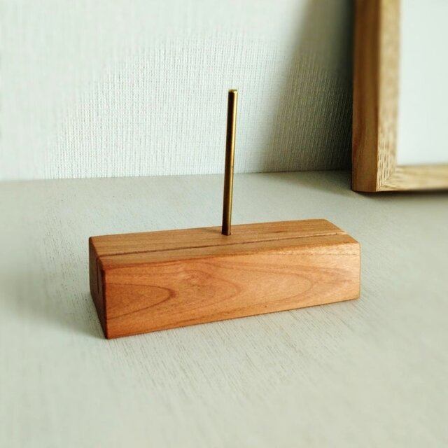 カードスタンド 桜材｜真鍮棒付き　　ポストカード立て 無垢材 イベント什器　