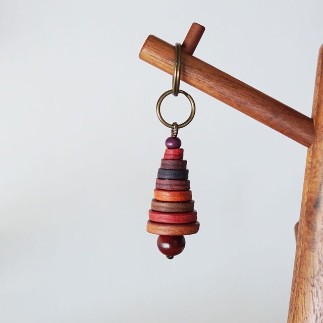 三角帽子キーホルダー　/  ブラウン