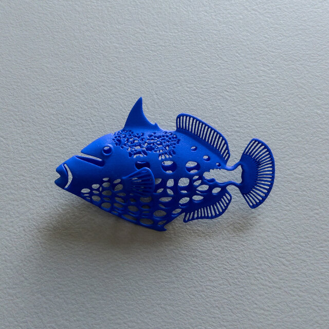 モンガラ　ブローチ　ブルー