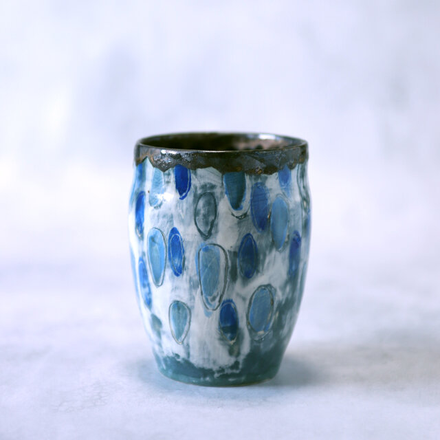 雨模様の手描きデザイン花器 | iichi 日々の暮らしを心地よくする