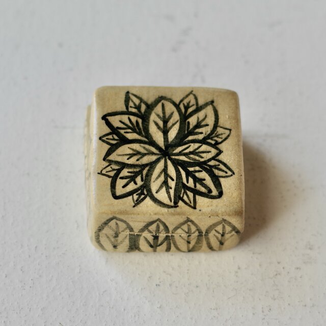 陶器の宝箱　〜葉〜