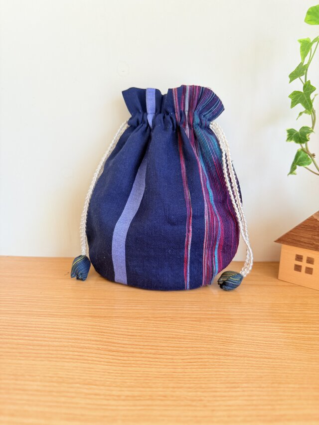 播州織のラウンド巾着袋（ネイビーストライプ）