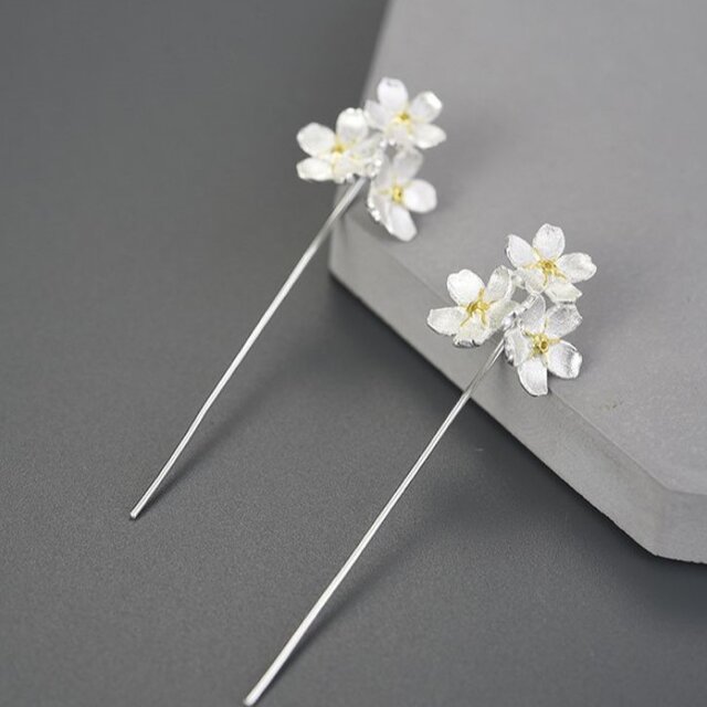 ワスレナグサのピアス - 耳を華やかさを添える　R418 ワスレナグサのピアス - 耳を華やかさを添える R418 | iichi 日々の
