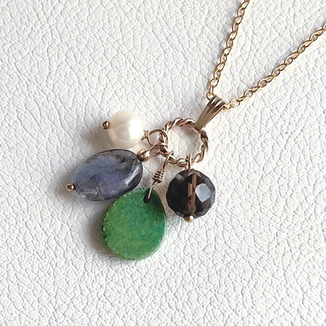 ～風の音色～ターコイズ、アイオライト、スモーキークオーツ、淡水真珠のネックレス