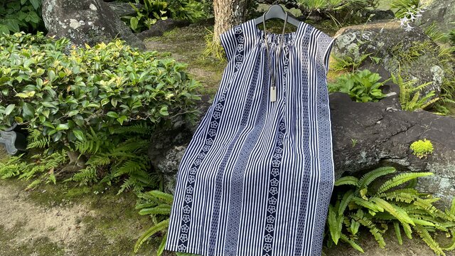 着物リメイク　浴衣地ロングワンピース（ブルー） 着物リメイク 本注染 浴衣地のロングワンピ/ゆとりのM/菊