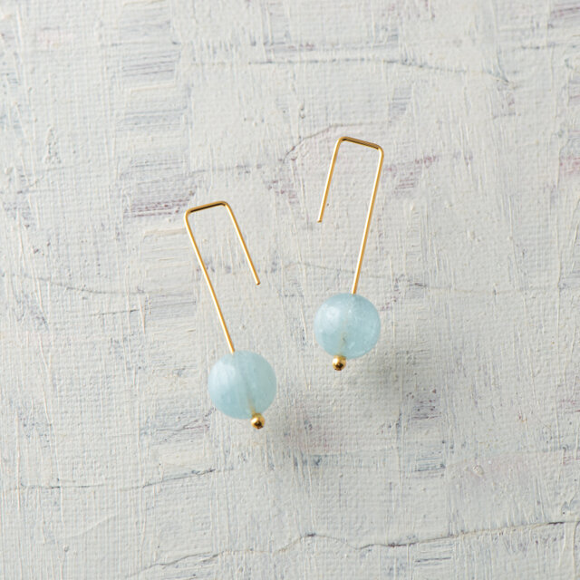 Crochet（クロシェ）ピアス　丸玉　アクアマリン（ゴールドコーティング）