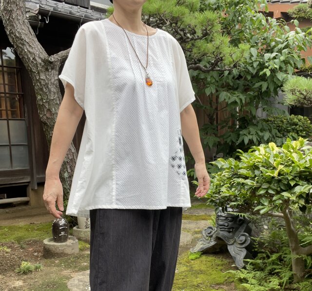 白古布リネンのピンタックブラウス　古布リメイク　着物リメイク73 着物リメイク】白絣のAラインブラウス/木綿/ピンタック/フレンチ