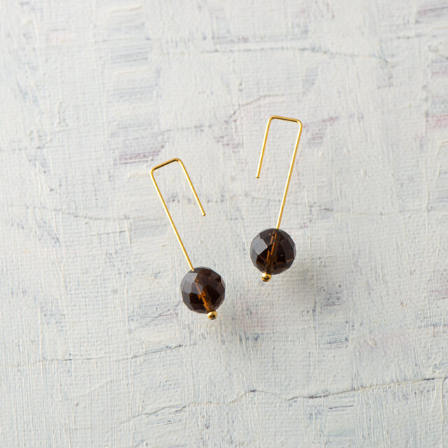 Crochet（クロシェ）ピアス　丸玉　スモーキークォーツ（カット）（ゴールドコーティング）