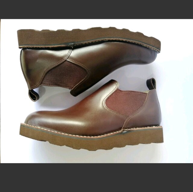 ブラウンレザー ミッドカットブーツ 男女兼用ミッドカットブーツ。カジュアルで履きやすいブーツ。高級感