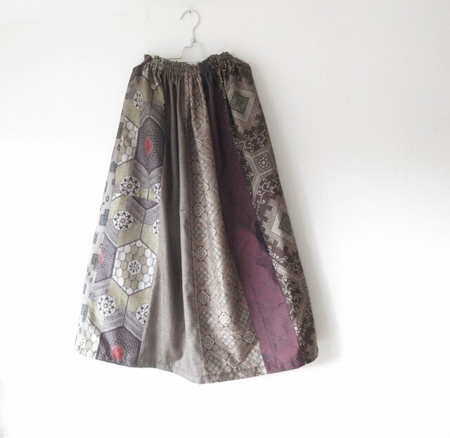 【一点物】大島紬 × 3種龍郷柄入パッチワーク スカート＊裏地シルク＊ポケット付 アンティーク大島紬のパッチワークスカート 裏地付き 龍郷青 着物