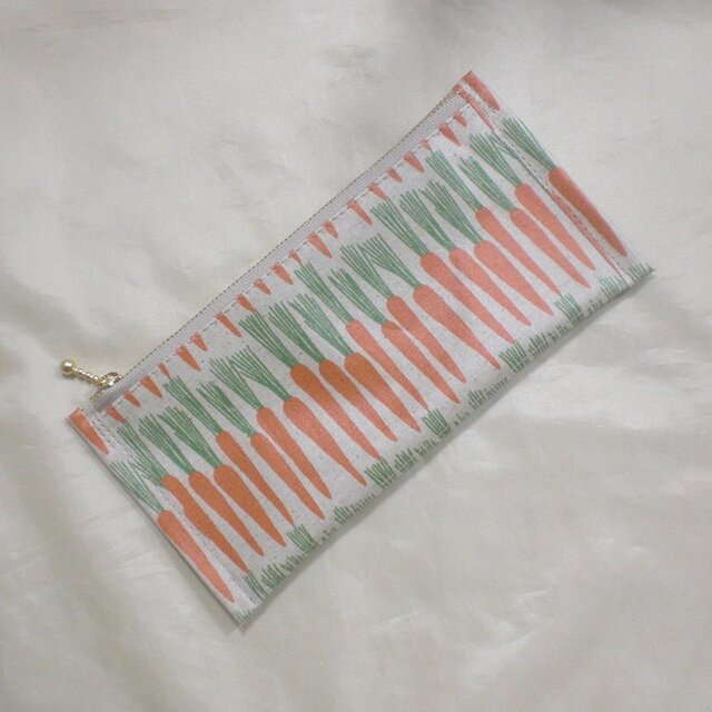 もっとペタンコ長財布／ニンジンちゃん