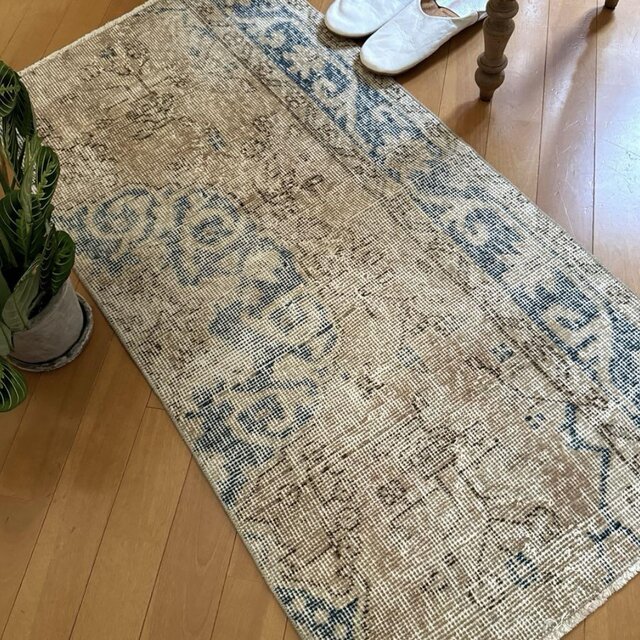 66×141 ミルクティー×ネイビー　オリエンタルな柄　トルコヴィンテージラグ 66×141 ミルクティー×ネイビー オリエンタルな柄 トルコ