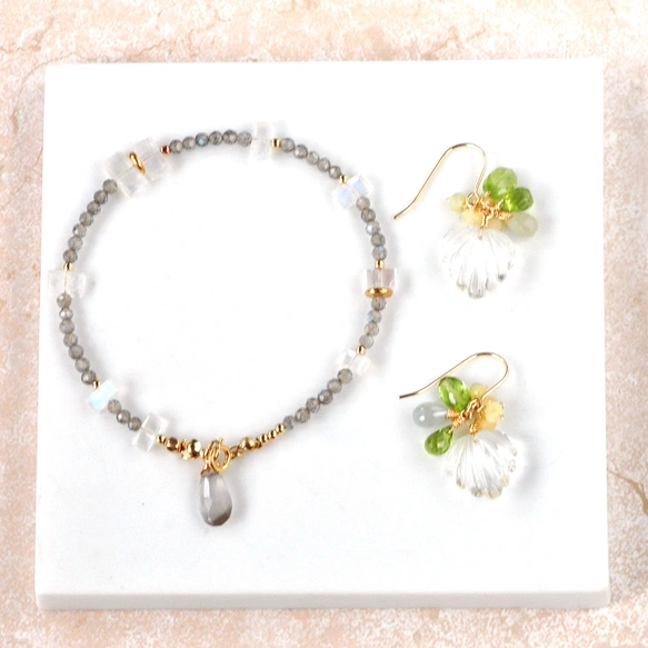 極上プレミアムコレクション✨レインボームーンストーンSAブレスレット　実物綺麗 極上を身につける… 🔻10月20日(月)朝10:30からのライブ配信にて