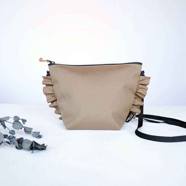 撥水CORDURA®ナイロン使用｜軽量フリルショルダーバッグ／サコッシュ