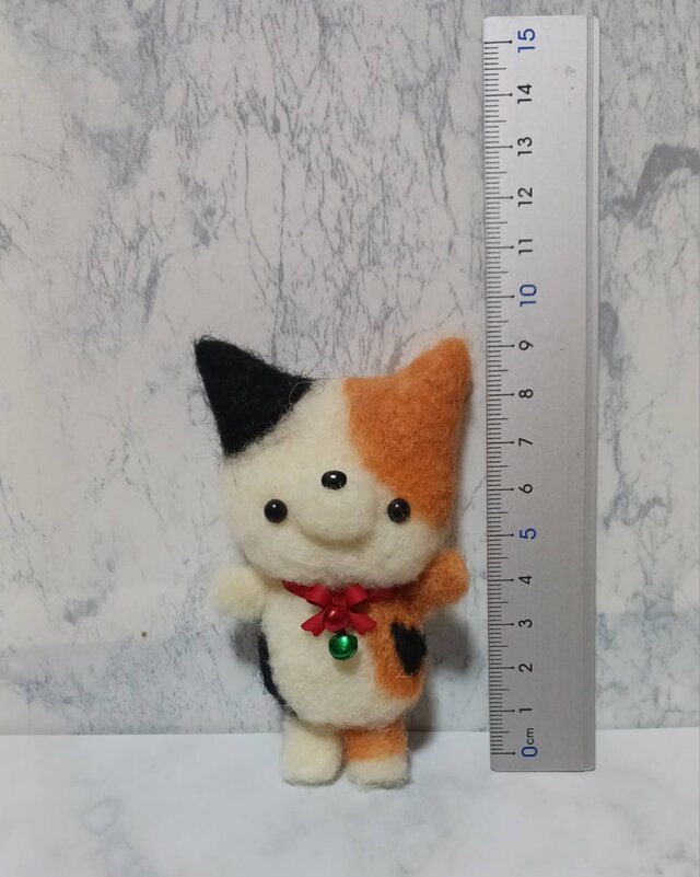 羊毛フェルト 三毛猫ブローチ 約9cm