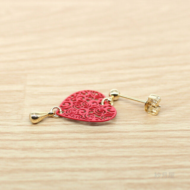 アラベスク模様のハートピアス レッド】 イヤリング ギフトラッピング
