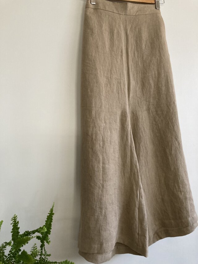 リネンのフレアパンツ　