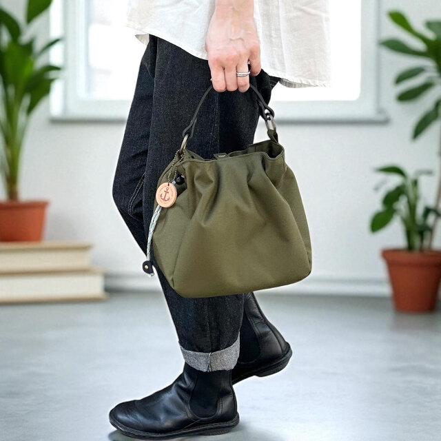 撥水加工で雨の日も安心！丈夫で可愛い巾着バッグ　 BALON mini：カーキ　 CORDURA撥水加工ナイロン