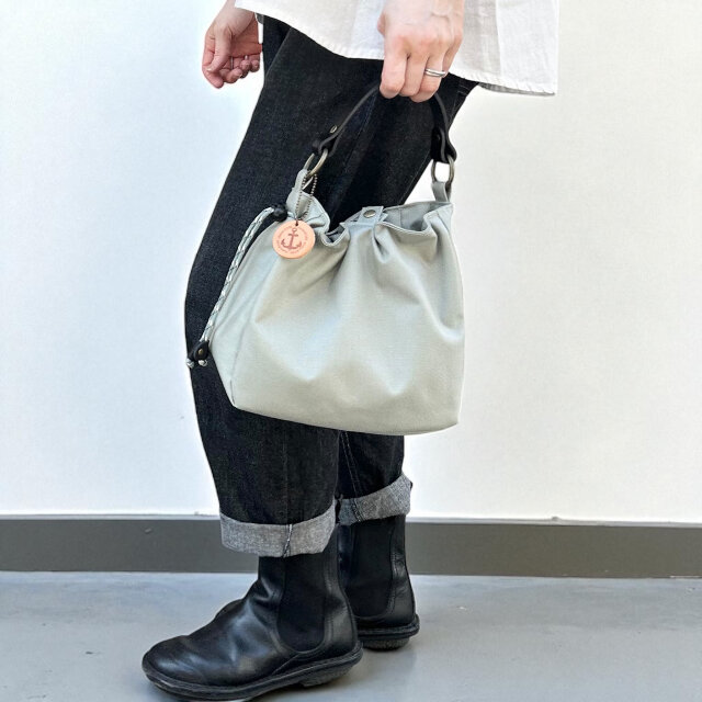 撥水加工で雨の日も安心！丈夫で可愛い巾着バッグ　 BALON mini：グレー　 CORDURA撥水加工ナイロン