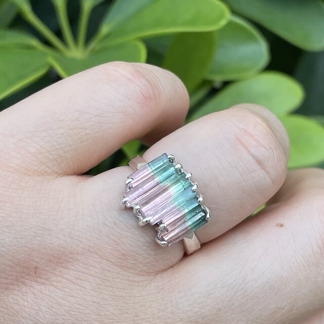 オーロラのような バイカラー トルマリン 原石2.76ct ツメ留め