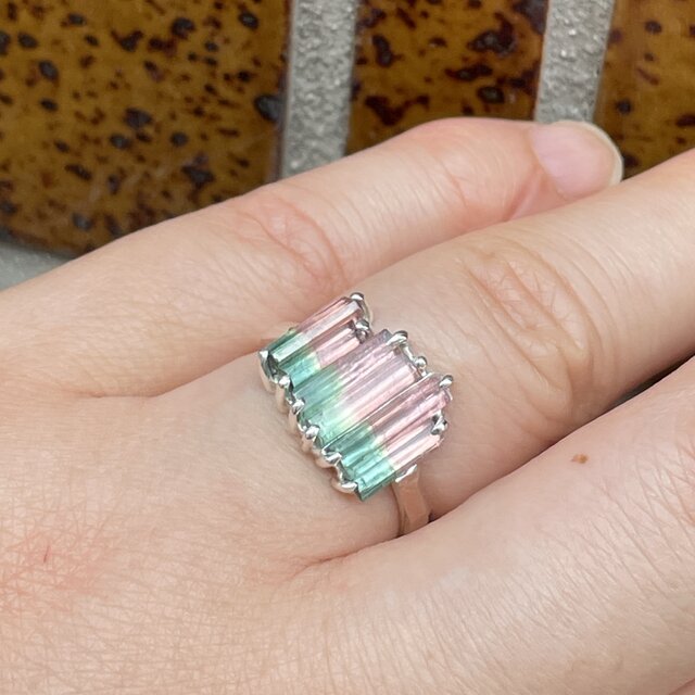 オーロラのような バイカラー トルマリン 原石2.76ct ツメ留め