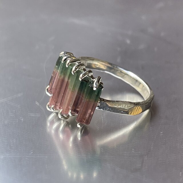 オーロラのような バイカラー トルマリン 原石2.76ct ツメ留め