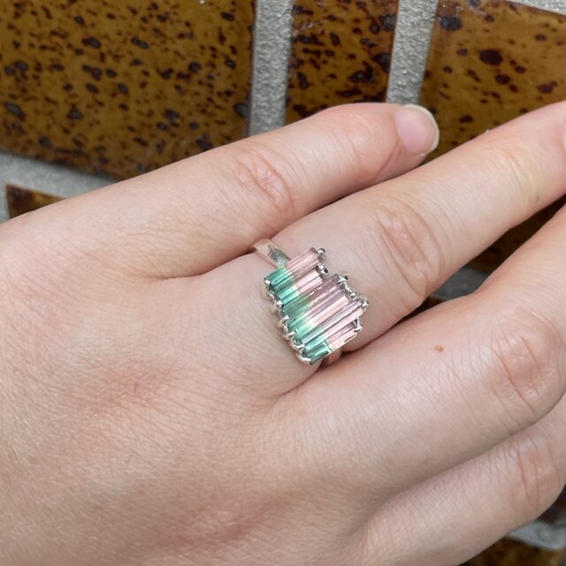 オーロラのような バイカラー トルマリン 原石2.76ct ツメ留め