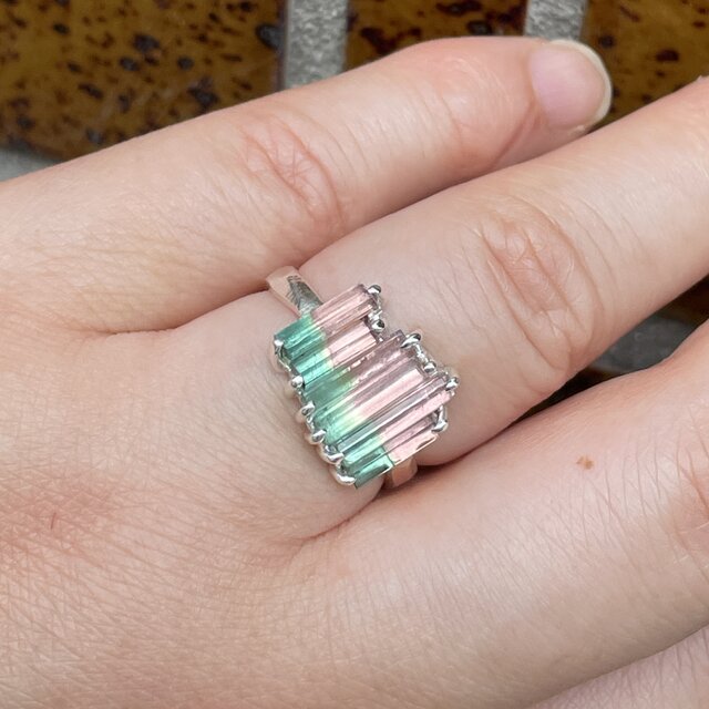 オーロラのような バイカラー トルマリン 原石2.76ct ツメ留め
