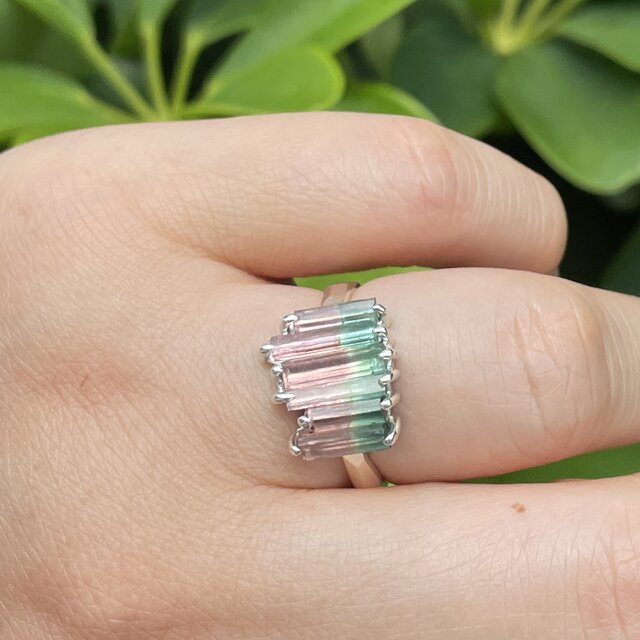 オーロラのような バイカラー トルマリン 原石2.76ct ツメ留め