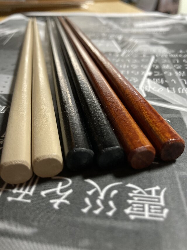 震災を耐えた、未完成の箸達