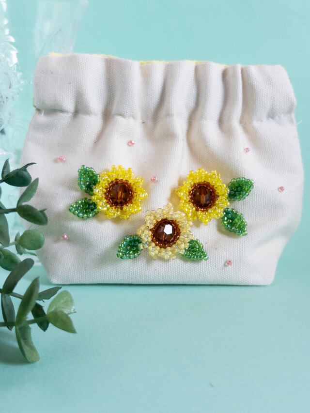 ひまわりのビーズ刺繍バネ口ポーチ | iichi 日々の暮らしを心地よく