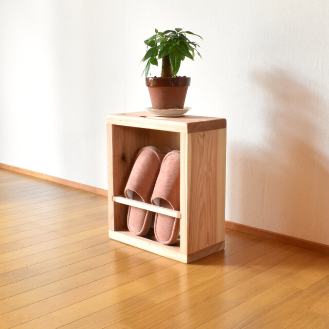 無垢杉箱のスリッパラック