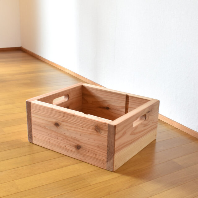 無垢杉箱のスリッパラック | iichi 日々の暮らしを心地よくする