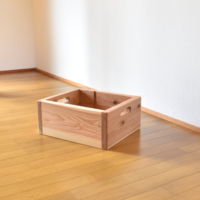 無垢杉箱のスリッパラック | iichi 日々の暮らしを心地よくする