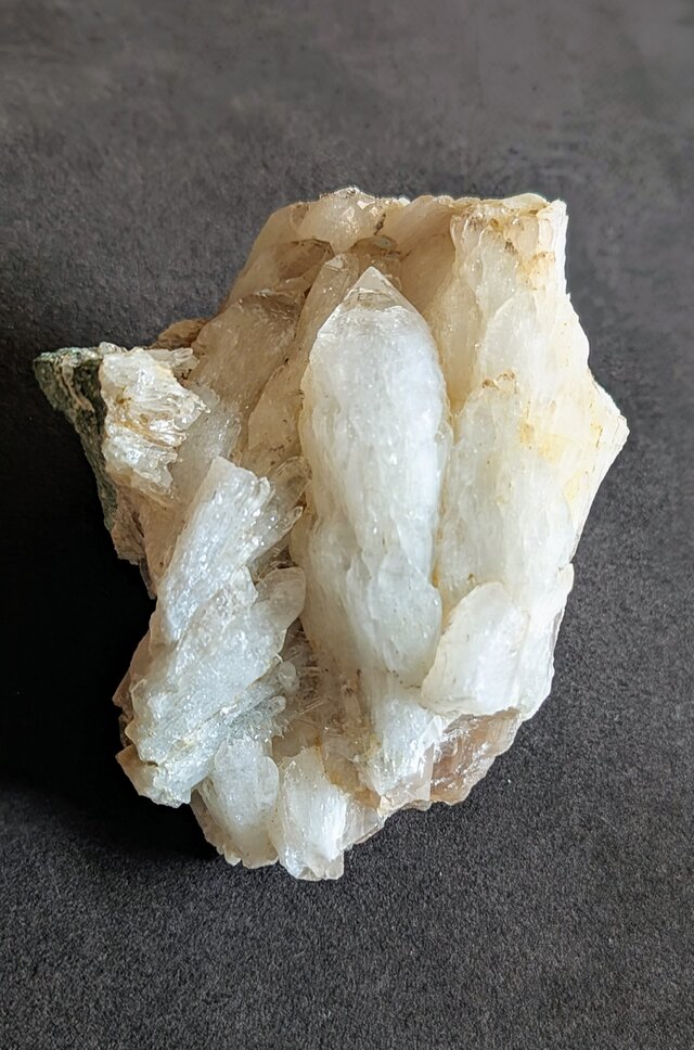 秋田県　荒川鉱山　水晶原石 1 秋田県荒川鉱山産 緑水晶 (Quartz & Chlorite / Japan) - 鉱物