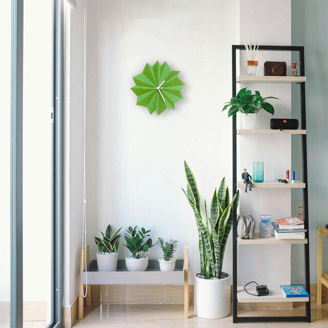 Origamiグリーン - 2 つの緑の色合いのバイカラー掛け時計