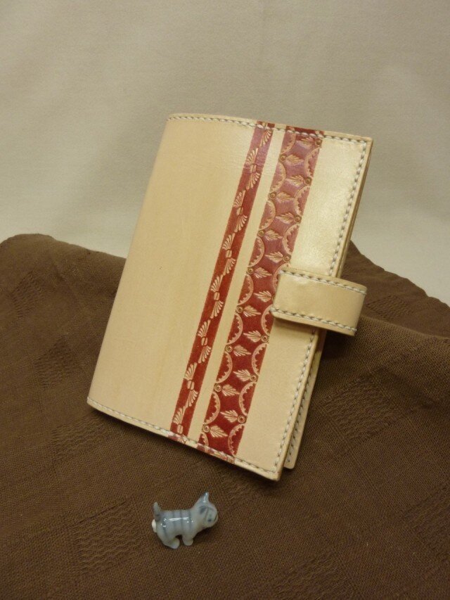 赤ちゃんと成長する母子手帳カバー