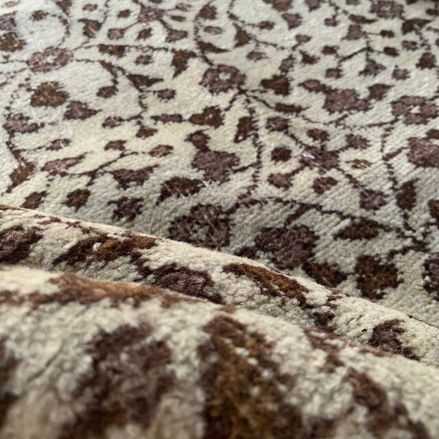 105×113 グレイ×ブラウン　花や実　正方形　トルコヴィンテージラグ IMG_7564.jpg?v=1724574916