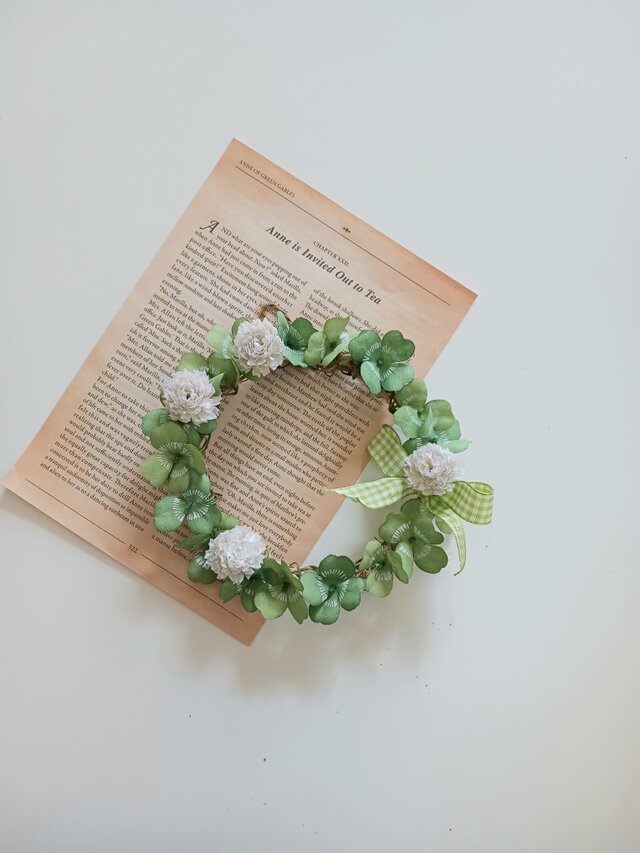 染め布花☆しろつめくさと四つ葉のクローバーのリース 花飾り