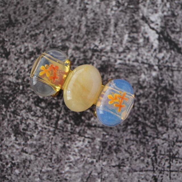 トパーズ翡翠とオパールの三連帯留め｜金木犀 | iichi 日々の暮らしを 