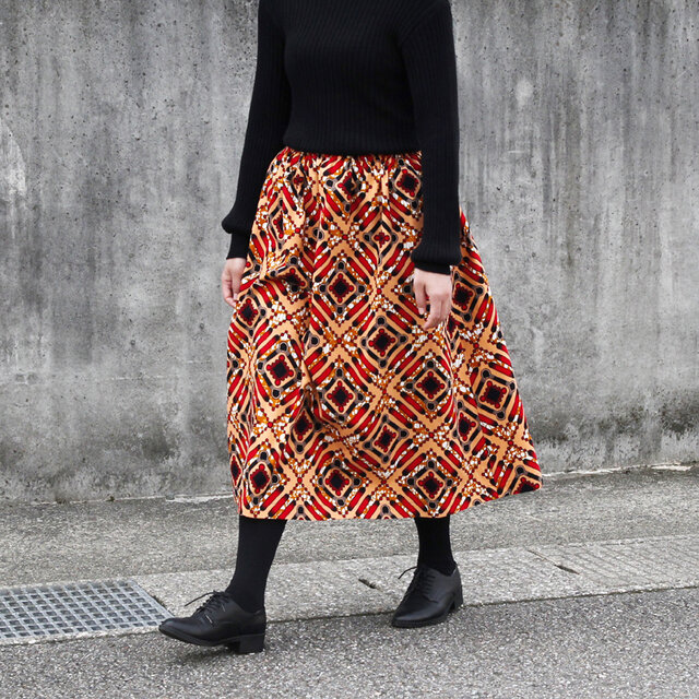 アフリカ布のギャザースカート（ ジオメトリック ）ウェストSサイズ サイドポケット付き！ アフリカンプリント