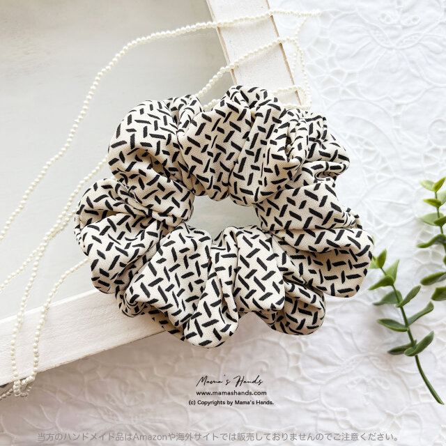 《 大人モード・シック系 》おしゃれな 幾何学模様のニット モノトーン ボリューム ヘアゴム シュシュ