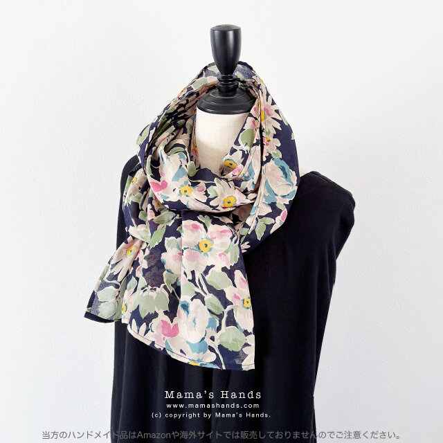 大人可愛い フローラル 》薄手 紺色 花柄 ふんわり 大きめ