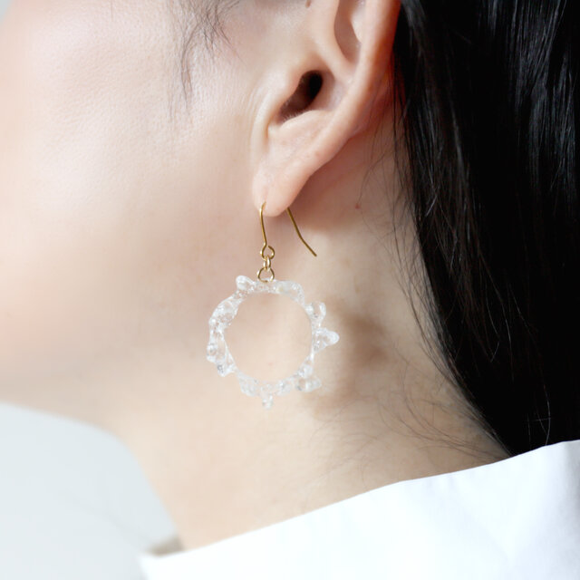 crown of baby's breath -mini・single- (white/gold)ピアス／イヤリング #1282